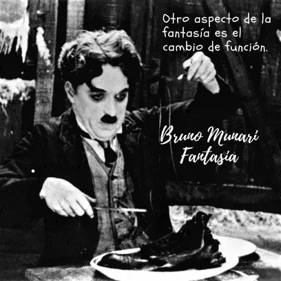 Una imagen de la película "La quimera del oro" (1925), donde Charles Chaplin, interpretando a su personaje del vagabundo, se encuentra sentado a la mesa preparándose para comer un zapato viejo que está en un plato. El texto en la esquina superior derecha indica que otro aspecto de la fantasía es el cambio de función, bajo el encabezado "Bruno Munari Fantasía".