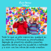 Dos niños acostados rodeados de piezas de madera de muchos colores, mirando a través de bloques como si fueran binoculares, con una cita de Bruno Munari sobre la memoria y la personalidad.
