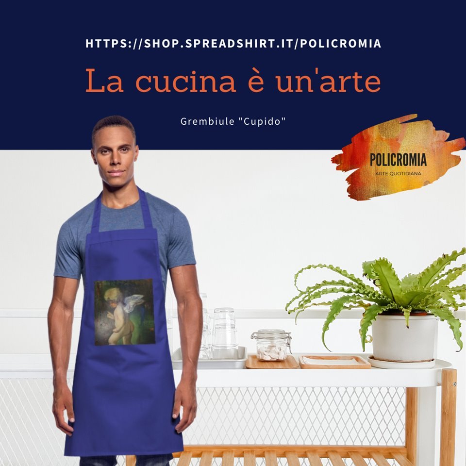 Un banner publicitario con el encabezado "La cocina es un arte" sobre un fondo azul oscuro. Debajo, un hombre posa en una cocina moderna y luminosa vistiendo un delantal azul eléctrico que lleva impresa una obra de arte clásica de un ángel cupido. A su derecha, una planta verde en una maceta blanca y el logotipo "POLICROMIA" en una mancha de pintura naranja.